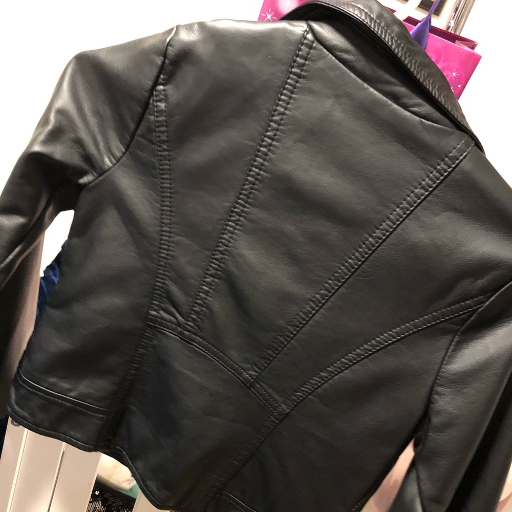 🚫sold🚫 Cherokee faux leather blazer size small - Picture 8 of 8